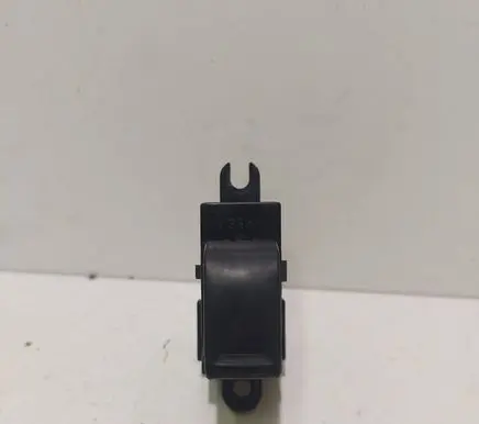 Nissan Primera Electric window control switch 25411AV600 1582N1 C8DD705N