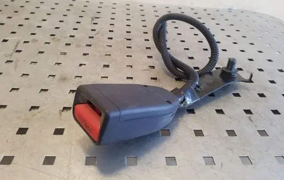 Honda CR-V Front seatbelt buckle