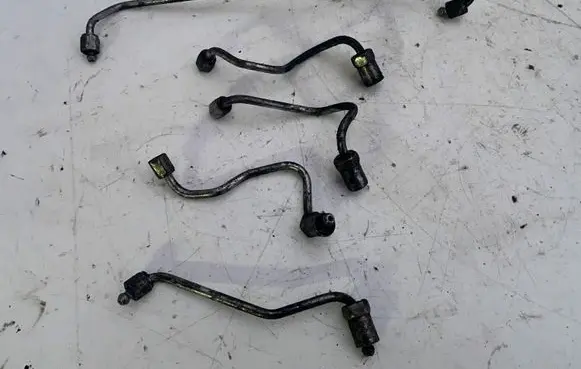 Toyota Corolla Verso AR10 Fuel injector supply line/pipe 