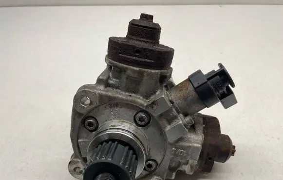 Audi Q7 4M Fuel injection high pressure pump 059130755CG 0445010806