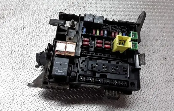 Mitsubishi Grandis Fuse module