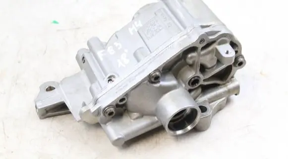 BMW M4 F82 F83 Oil pump 8011851 11418011851