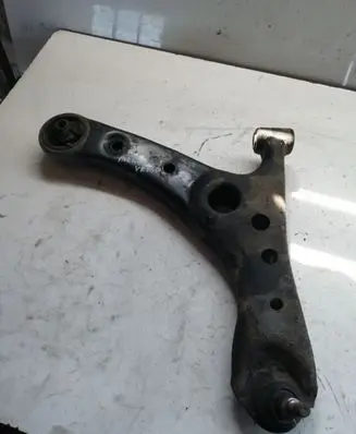 Toyota Avensis Verso Front lower control arm/wishbone