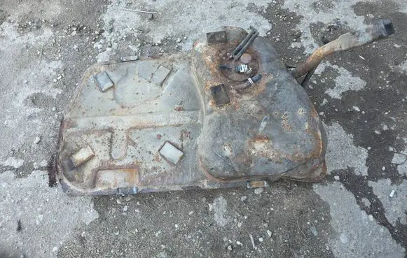 BMW 7 E32 Fuel tank