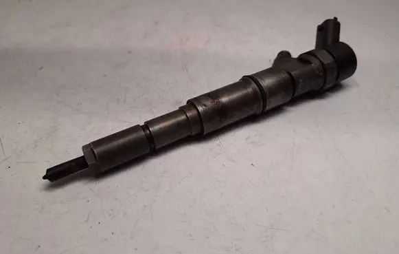 BMW 5 E39 Fuel injector 7785984 13537785984 0445110047