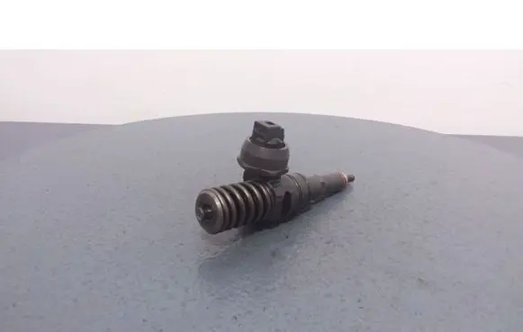 Volkswagen Caddy Fuel injector 038130073AG