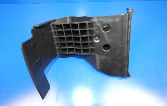 Volvo XC40 Battery bracket 8890082169 32132861