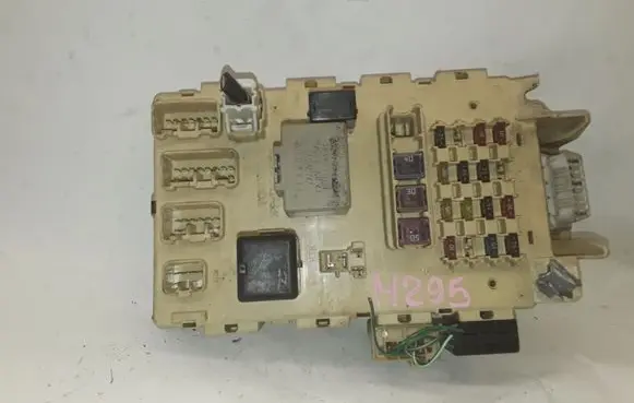 Toyota Yaris Fuse module PPT20GF10 NOTCODE