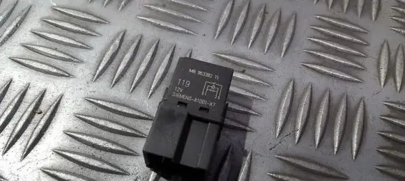 Mitsubishi Pajero Pinin Other relay mb95338211