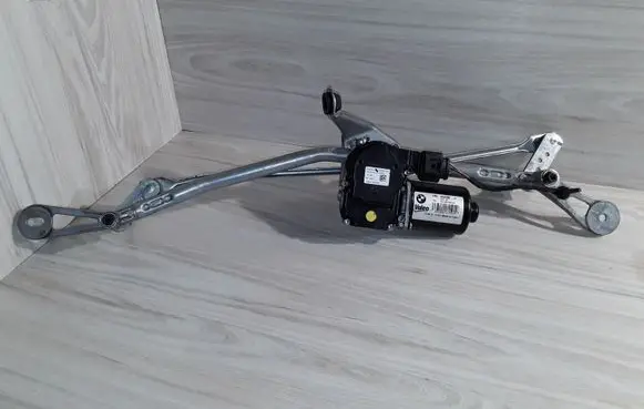 BMW M5 F90 Front wiper linkage and motor W000061594 W000061428