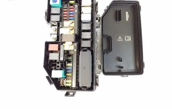 Honda CR-V Fuse module T1TE010