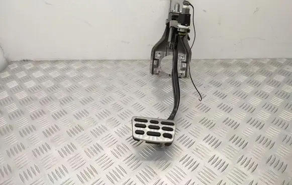 KIA Sorento Brake pedal 