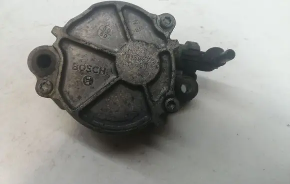 Ford C-MAX I Vacuum pump 01562511060