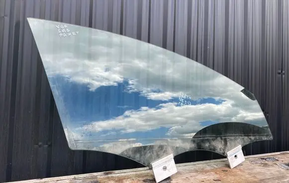 Volvo V60 Front door window glass four-door 43R00043 E000186 DOT57M1502AS2