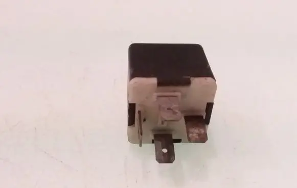 Volkswagen PASSAT B5.5 Other relay 141951253B