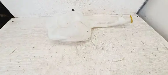 Mazda 2 Windshield washer fluid reservoir/tank 2N1117618A 2S6117618AH