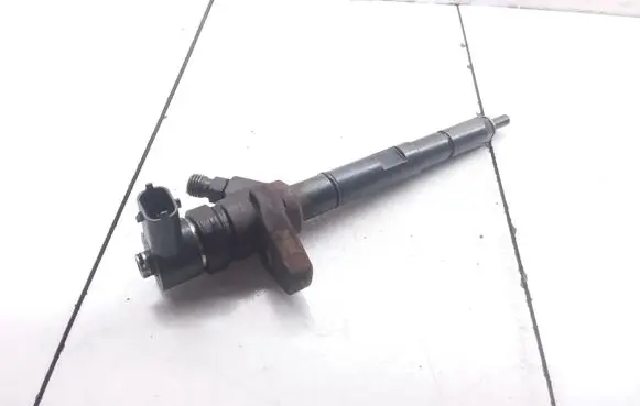 KIA Sorento Fuel injector 338004A500 0445110275