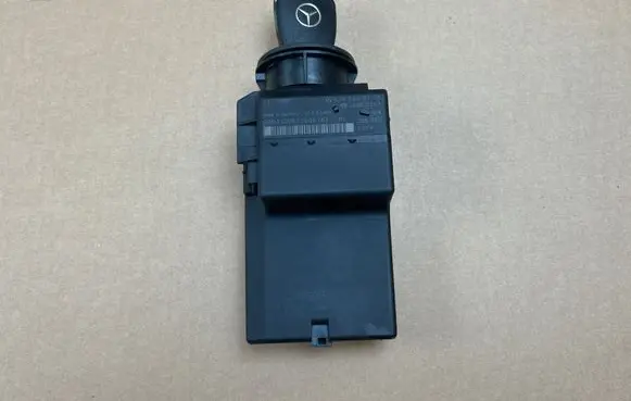 Mercedes-Benz Vito Viano W639 Ignition lock 6395450508