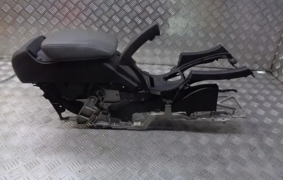 Saab 9-3 Ver1 Rear seat armrest 