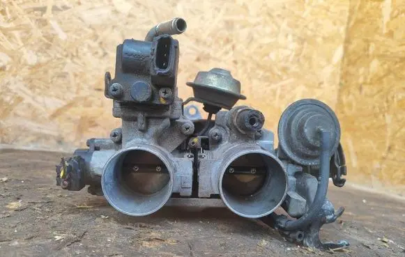 Lexus RX 300 Throttle body valve 2221020130