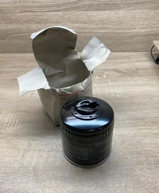 Volkswagen Polo III 6N 6N2 6NF Oil filter cover 030115561C