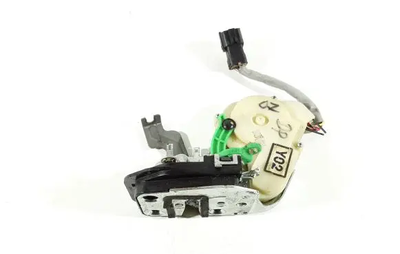 KIA Sorento Front door lock A045777 Y02