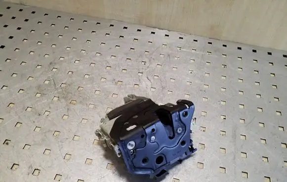 Audi Q7 4L Front door lock 8J2837015C