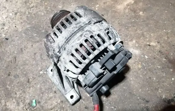 Volvo S80 Generator/alternator 30658085 0124525060
