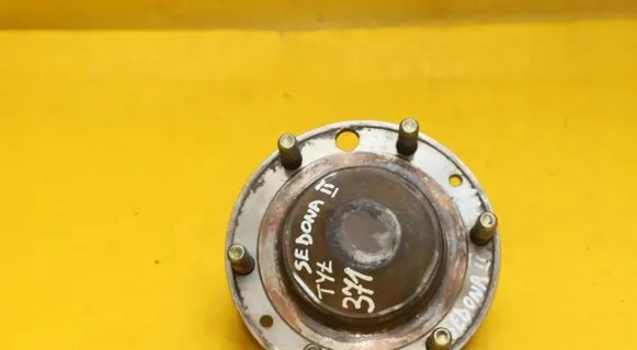 Rear wheel hub
