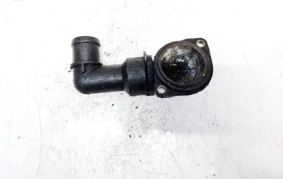 Volkswagen Golf III Engine coolant pipe/hose 037121121a