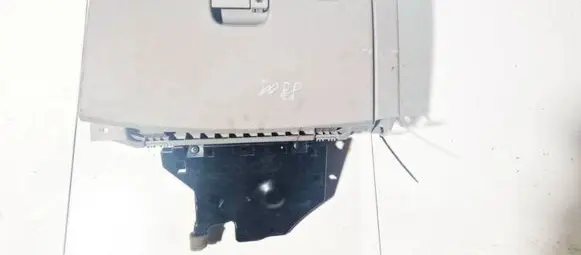 Mitsubishi Grandis Glove box