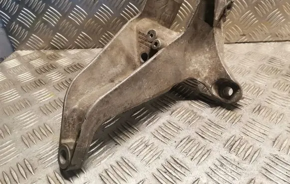 Mini One - Cooper R50 - 53 Gearbox mounting bracket 6756221
