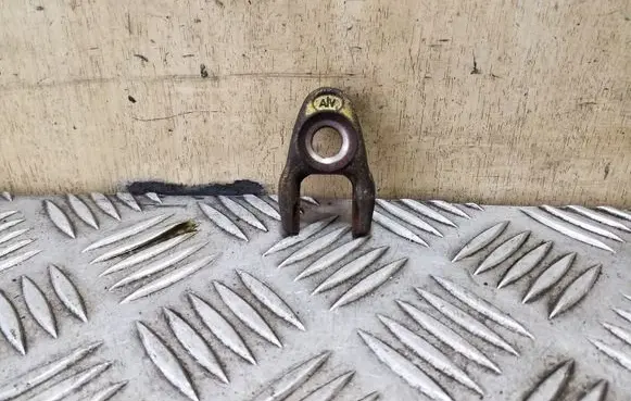 Nissan Juke I F15 Fuel Injector clamp holder