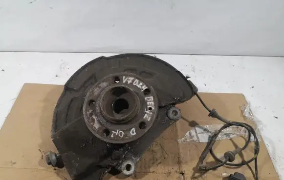 Volvo V70 Front wheel hub spindle knuckle