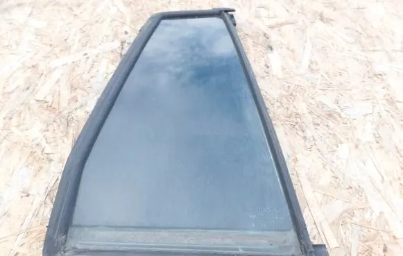 Renault Laguna II Rear vent window glass 