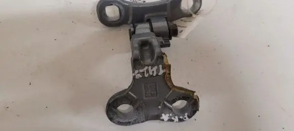 Volvo V50 Front door lower hinge