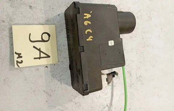 Audi A6 S6 C4 4A Central locking vacuum pump 4A0862257