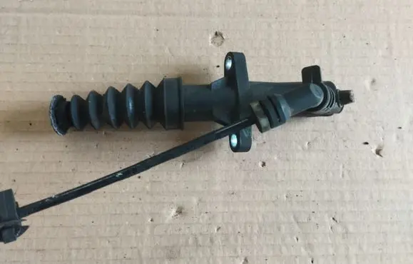 Peugeot 2008 I Clutch slave cylinder 9675318180