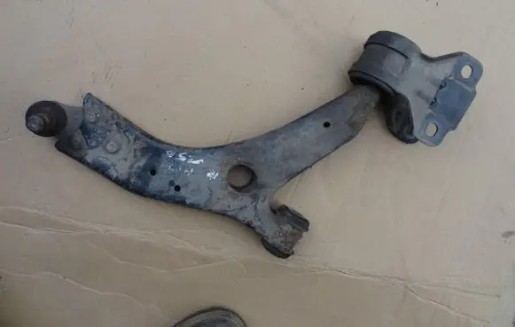 Ford Focus Front control arm PRAWY