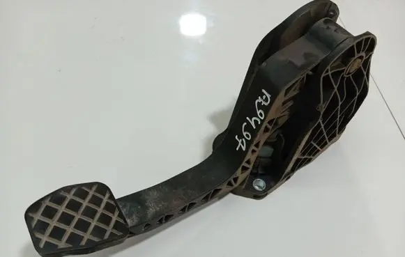 Volkswagen Golf Plus Clutch pedal 1K1721059BD