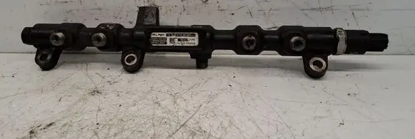 Ford Mondeo Mk III Fuel injector supply line/pipe 