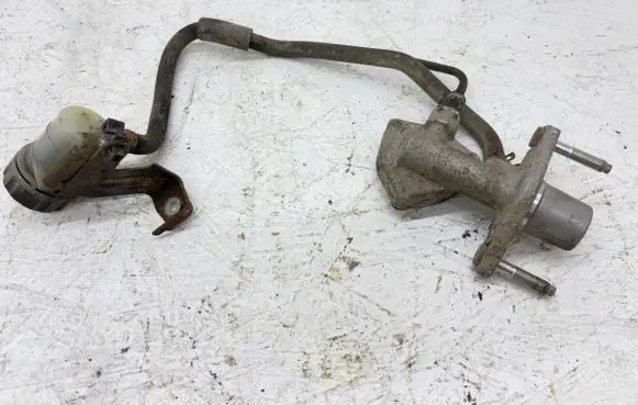 Honda FR-V Master brake cylinder