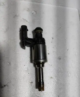 Skoda Fabia Mk3 (NJ) Fuel injector 04E906036Q