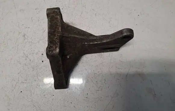 Volkswagen PASSAT B3 Engine mounting bracket 357199353A
