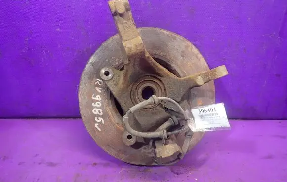 Opel Vivaro Front wheel hub spindle knuckle