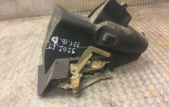 Mercedes-Benz C W202 Rear door lock 2027300635 A2027300635