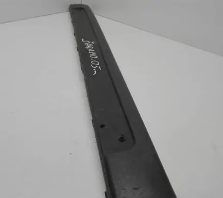 Front bumper splitter molding