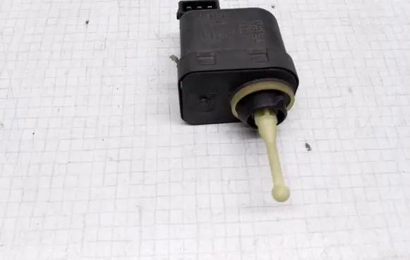 Audi A4 S4 B5 8D Headlight level adjustment motor 6K5941295