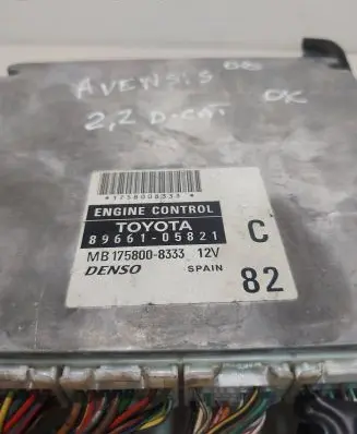 Toyota Avensis T250 Engine control unit/module 8966105821 MB1758008333