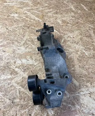 Nissan Qashqai Generator/alternator bracket 8200527320